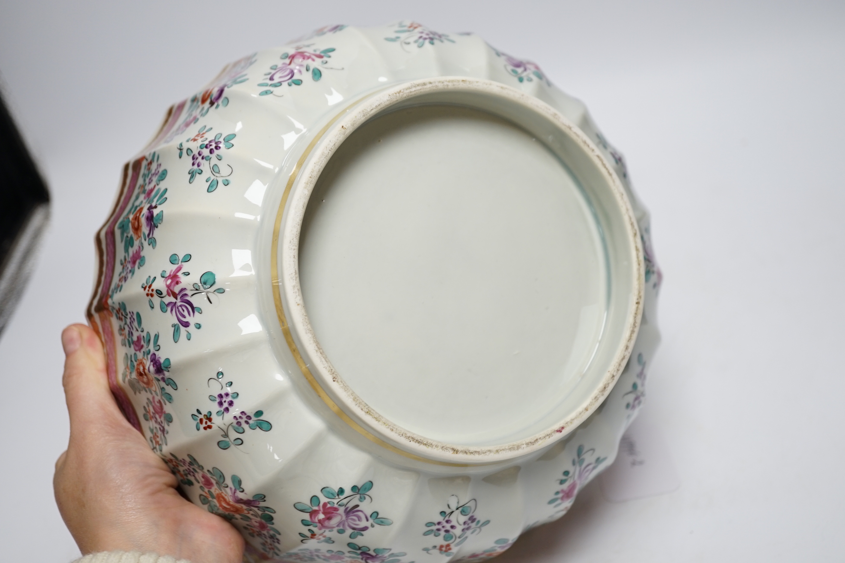 An early 20th century French porcelain bowl in Chinese style, 26cm diameter